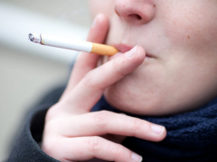 Người hút thuốc lá có 3 triệu chứng này, coi chừng ung thư phổi ập đến