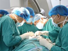 Cứu sống cháu bé 14 tuổi bị vỡ tim do tai nạn giao thông