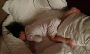 Trẻ ngủ với những 'thói quen' này có xu hướng thấp về chiều cao! Cha mẹ nên nhanh chóng sửa sai kịp thời