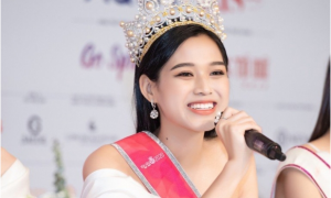 Tân Hoa hậu Đỗ Thị Hà bật khóc khi nói về bức ảnh lấm lem bùn đất lan truyền trên MXH