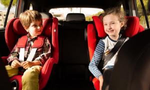 10 nguyên tắc vàng tài xế cần nằm lòng khi chở trẻ em trong xe ô tô