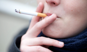 Người hút thuốc lá có 3 triệu chứng này, coi chừng ung thư phổi ập đến