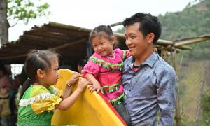 Đồng hành với cha mẹ vùng cao “cùng em khôn lớn”