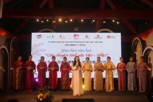 Màn trình diễn áo dài ấn tượng trong Câu chuyện tình yêu Việt