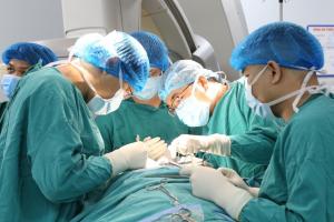 Cứu sống cháu bé 14 tuổi bị vỡ tim do tai nạn giao thông