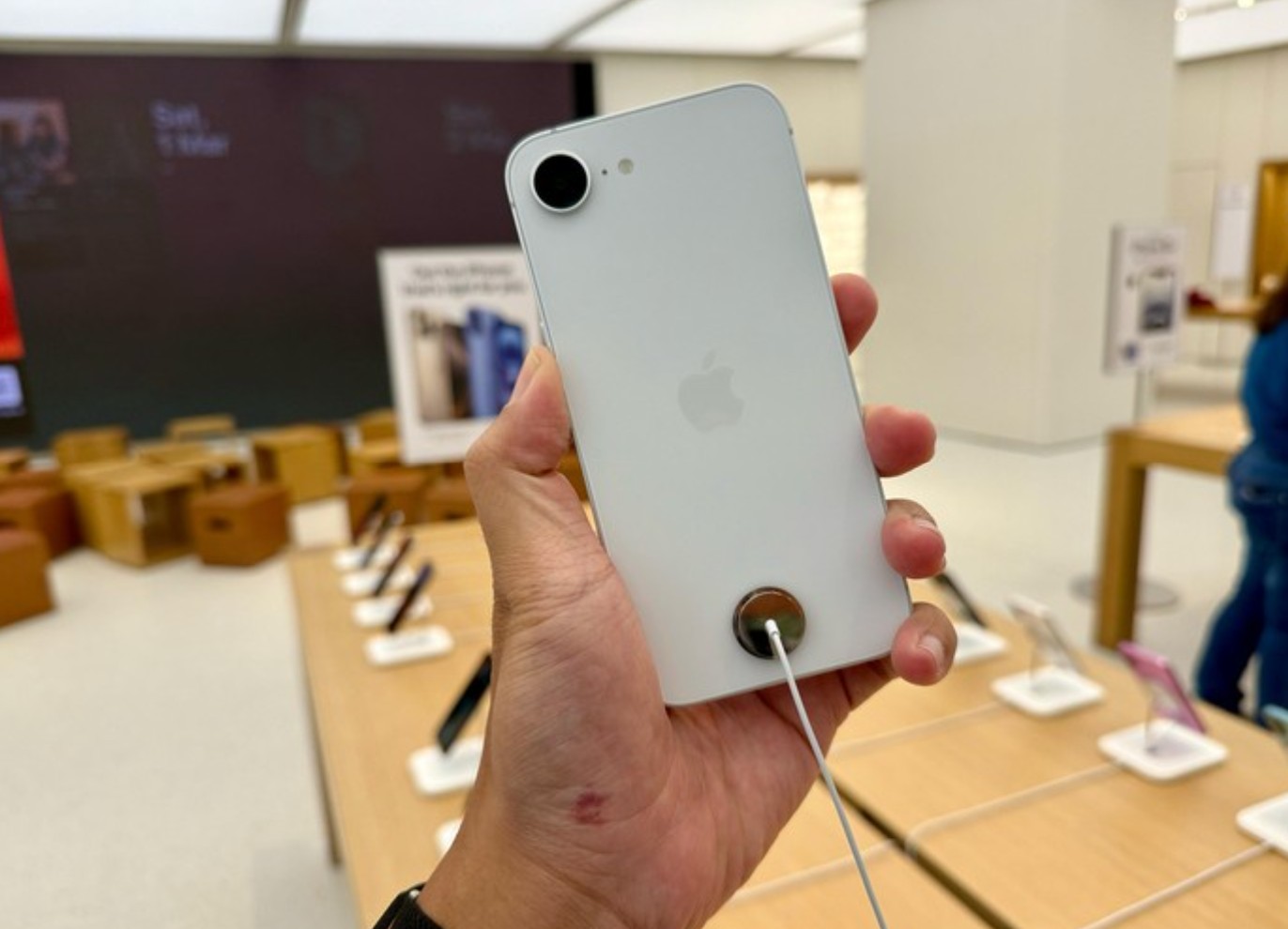 Điện thoại cũ và những yếu tố ảnh hưởng đến giá trị khi bán lại